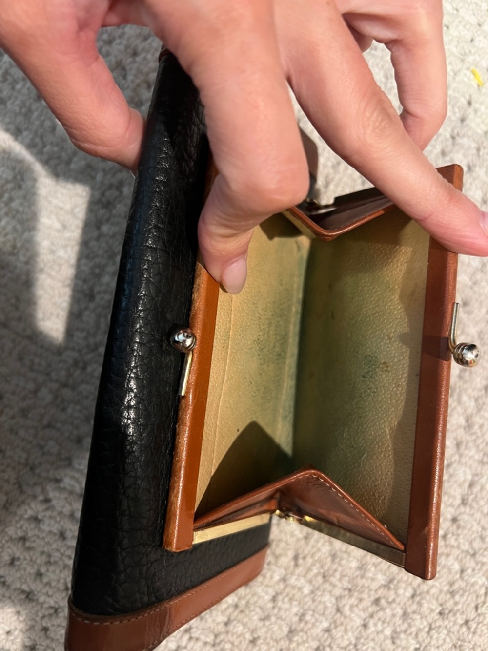 Vintage dooney & Bourke leather wallet - Picture 8 of 8